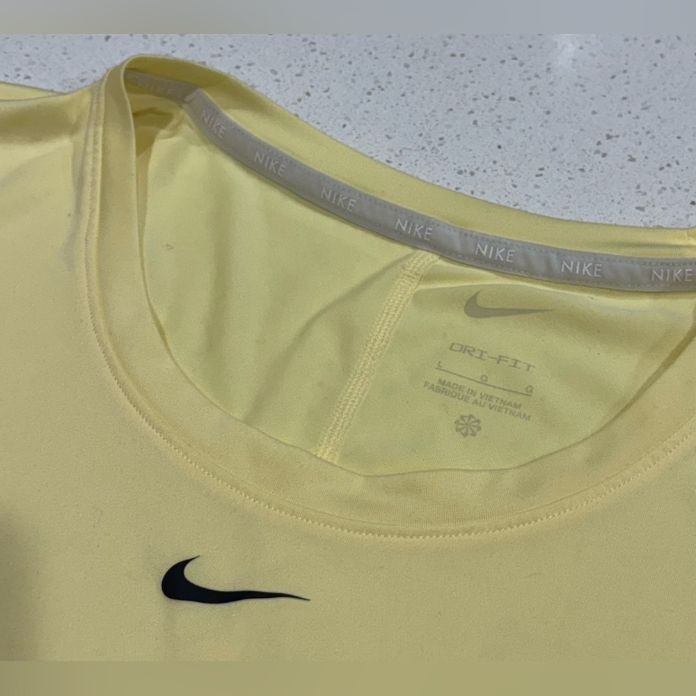 Women’s L Nike Short Sleeve Cropped Top - Picture 2 of 3